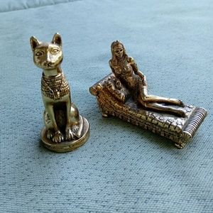 Luxor las vegas Egyptian cat/queen gold trinkets.